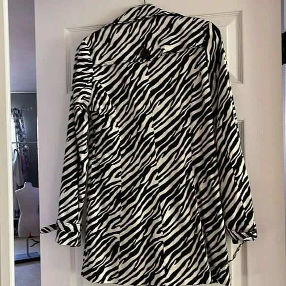 Vertigo Paris zebra print black and white short trench coat - Picture 4 of 6